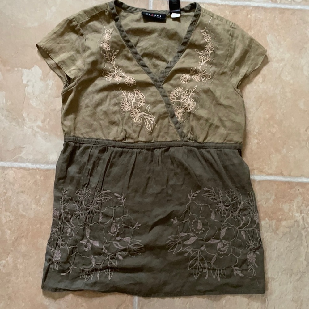 Axcess embroidered top green size M